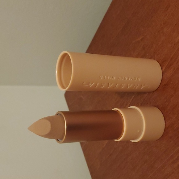 Anastasia Beverly Hills Matte Lipstick in Velvet BNIB - Picture 3 of 5